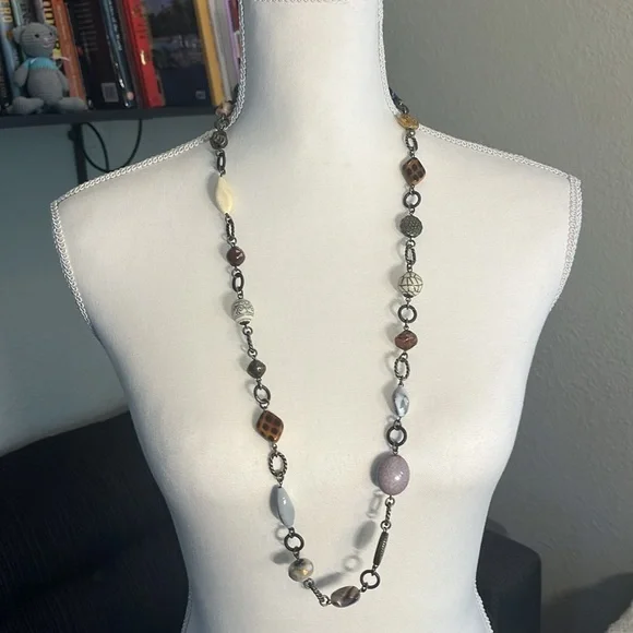 Beautiful Necklace and Earring Set - Picture 3 of 4